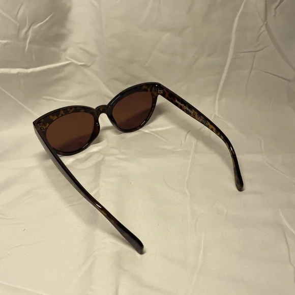Saint Owen x Curateur Sunglasses - Picture 3 of 3